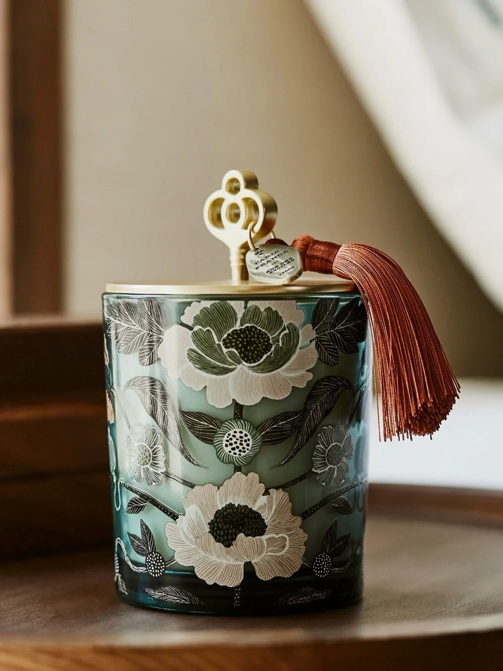 Anthropologie Amelie Woody Teakwood & Rose Lidded Glass Candle